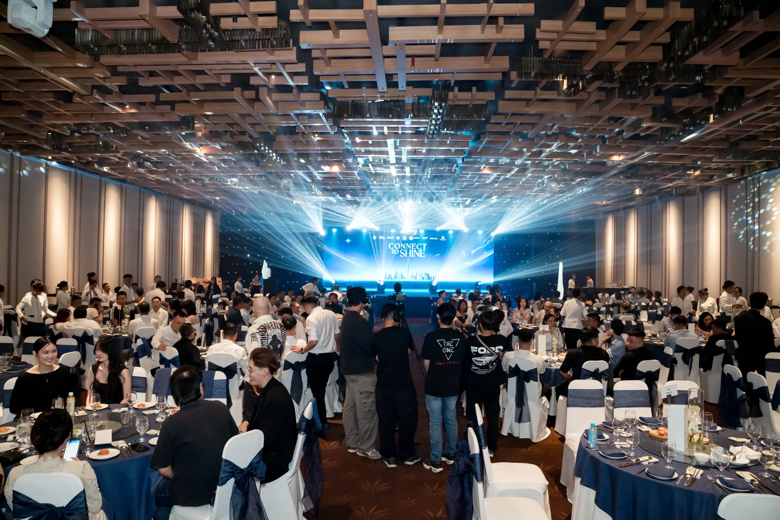 Recap Year End Party 2024 &#8211; Happy Corp: Connect to Shine